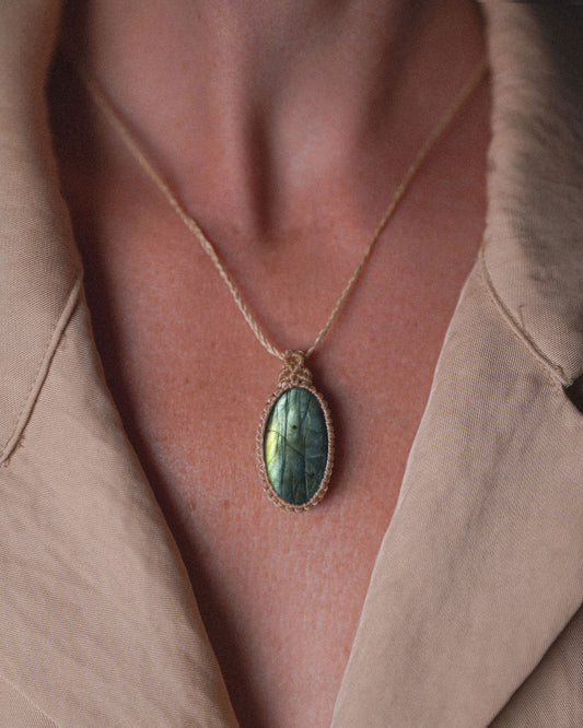 Sand & Stone Necklace - Green Labradorite