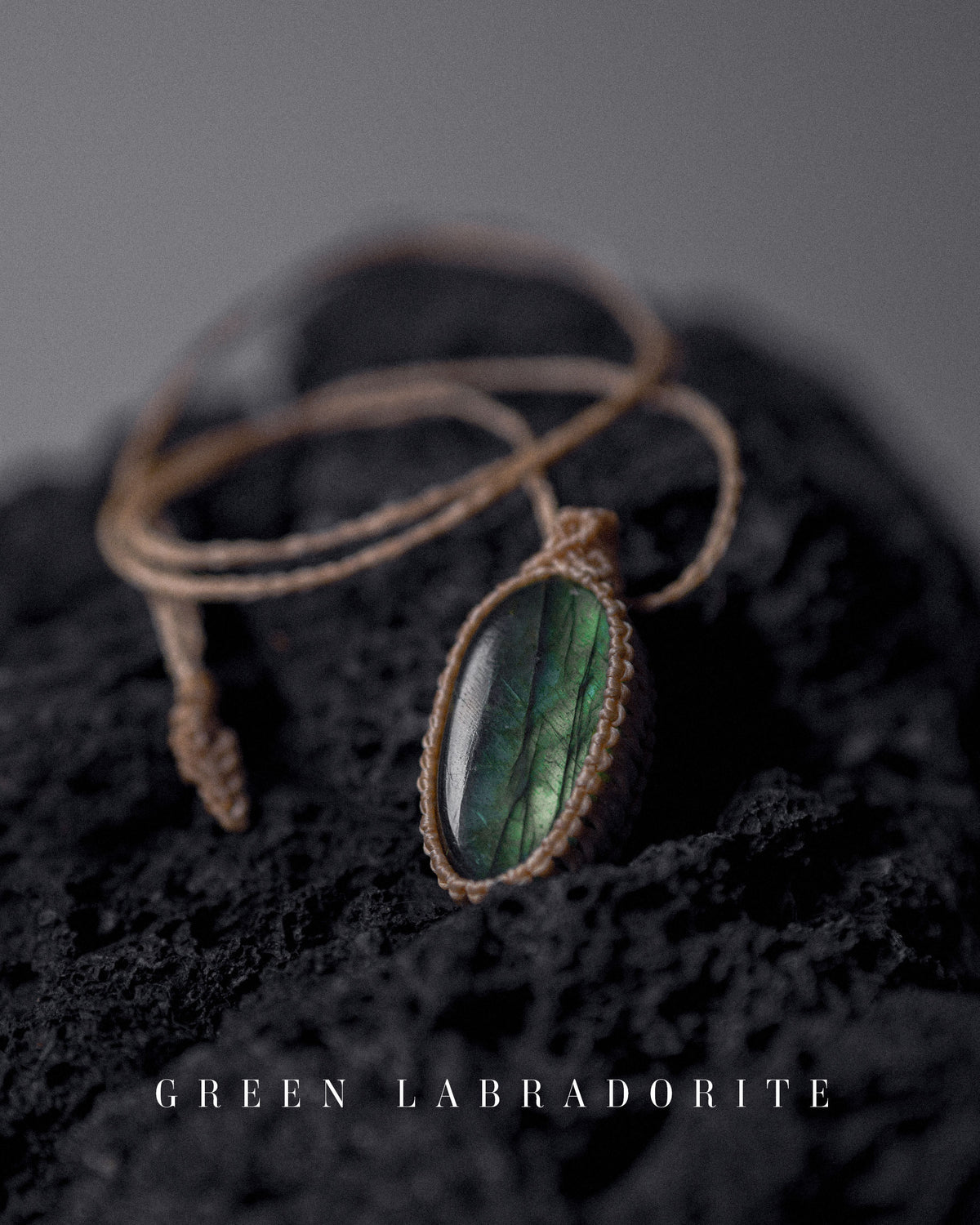 Sand & Stone Necklace - Green Labradorite