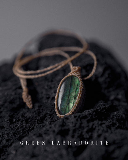 Sand & Stone Necklace - Green Labradorite